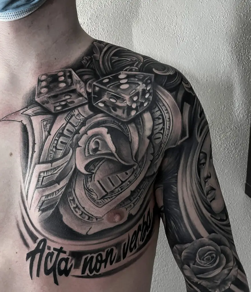 Tatovering med terninger, penge, rose og kvindeportræt af Tattoo Mini
