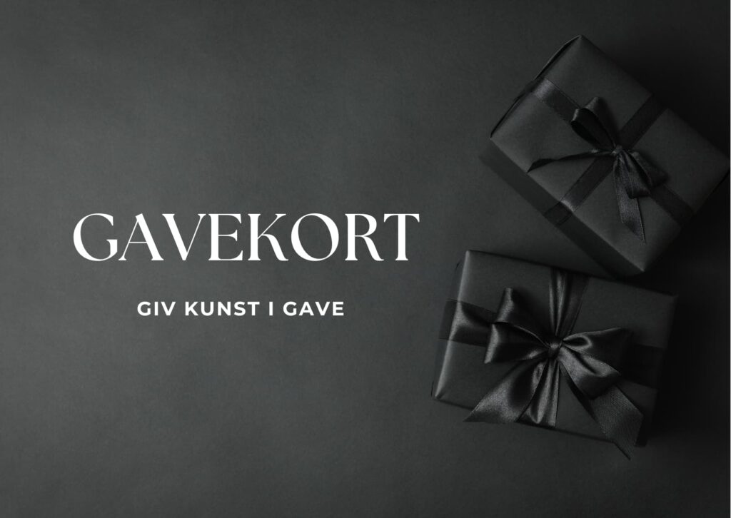 Elegante sorte gaveæsker med satinbånd på mørk baggrund, med teksten “GAVEKORT – Giv kunst i gave” i hvid serif-skrift.