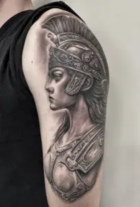 Realisme-tatovering af kvindelig valkyrie. Tattoo Mini