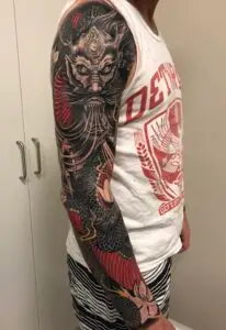Japansk tattoo sleeve med dæmonisk drage sort rød fra Tattoo Mini