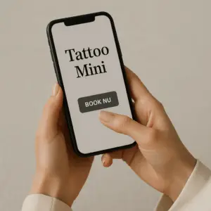 Tattoo Mini shop – gavekort og kunst Tattoo Mini booking – kvinde booker tid til tatovering via smartphone