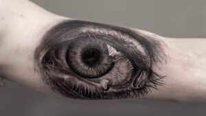 realistisk tatovering øje København. med fokus på detaljer, skygger og præcision
