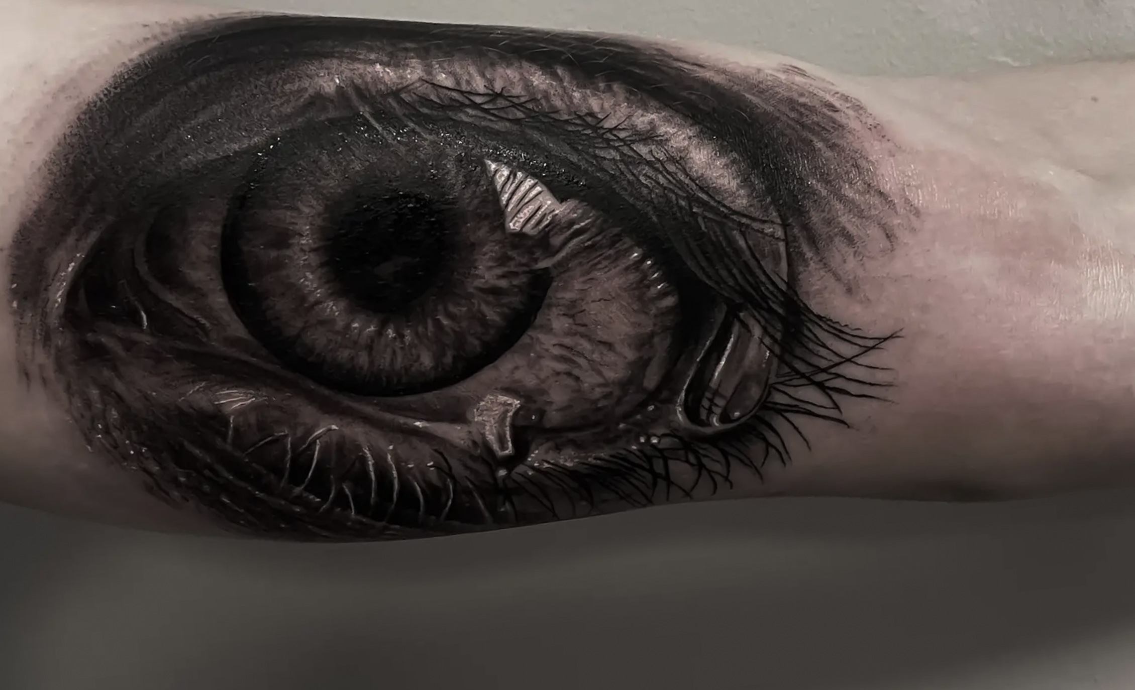 realistisk øje tatovering i København med høj detaljegrad og dybde